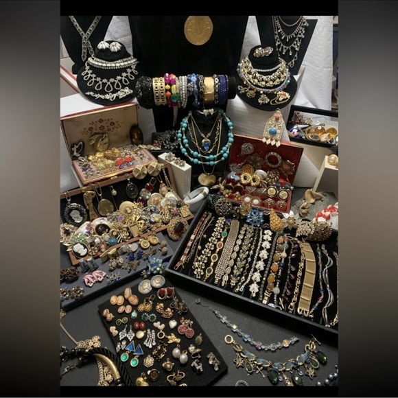 3 LB Unsearched Jewelry Mystery Lot Gold & Silver Tone Wearable Vintage Reseller - Picture 10 of 12